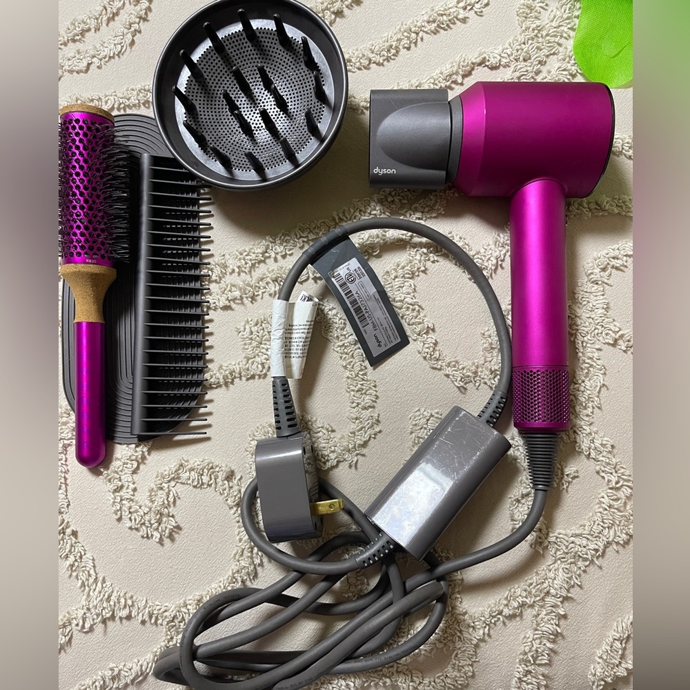 Dyson Hair dryer with accessories